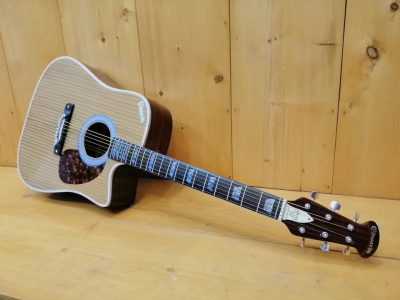 Jumbo Guitar